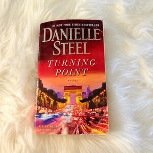 Danielle Steel 'Turning Point' Paperback Book